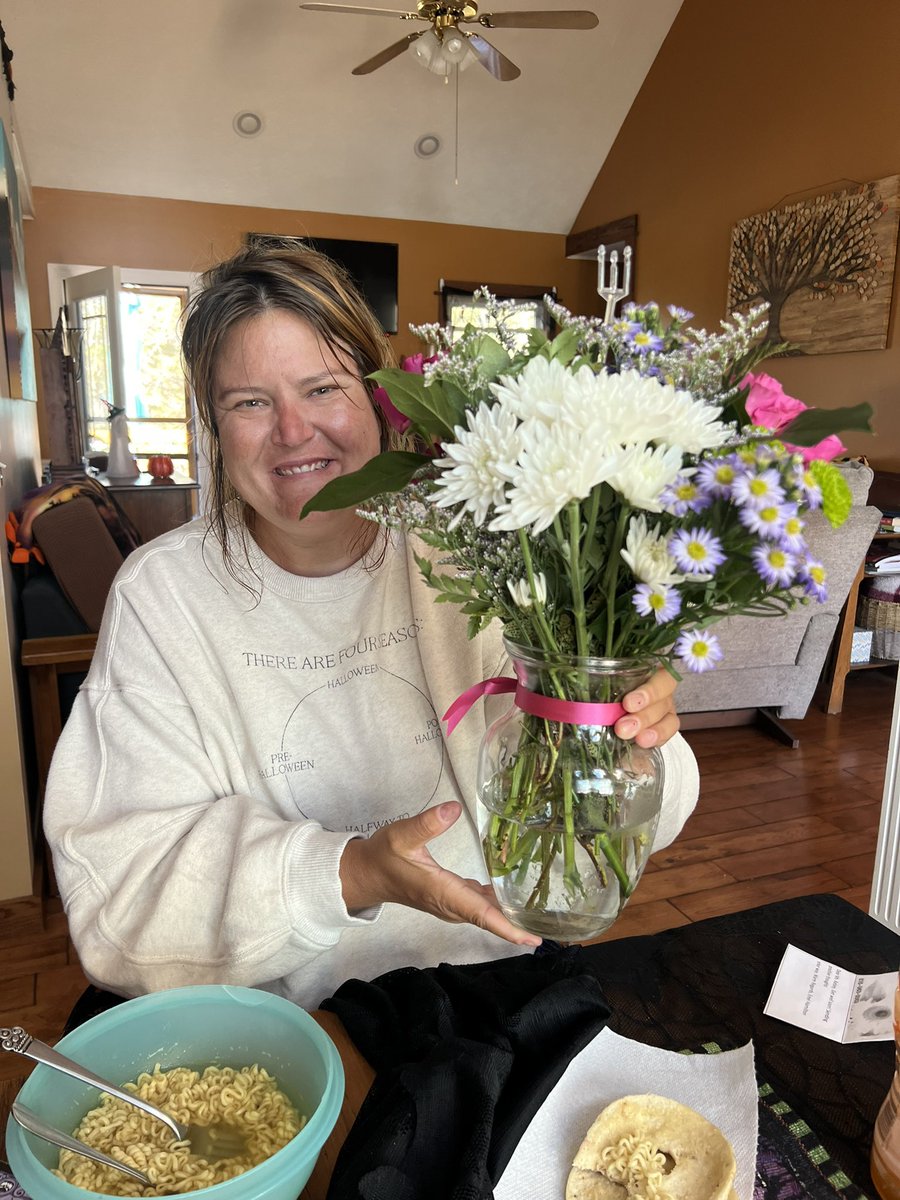 KelseysBees's tweet image. Thank you all so much for the kind words and prayers throughout this difficult time. 

My gallbladder has been removed. I had 4 big stones and sludge. 

I felt better the same night and was already up moving around, getting ready to leave. I arrived home at 11:20 today.