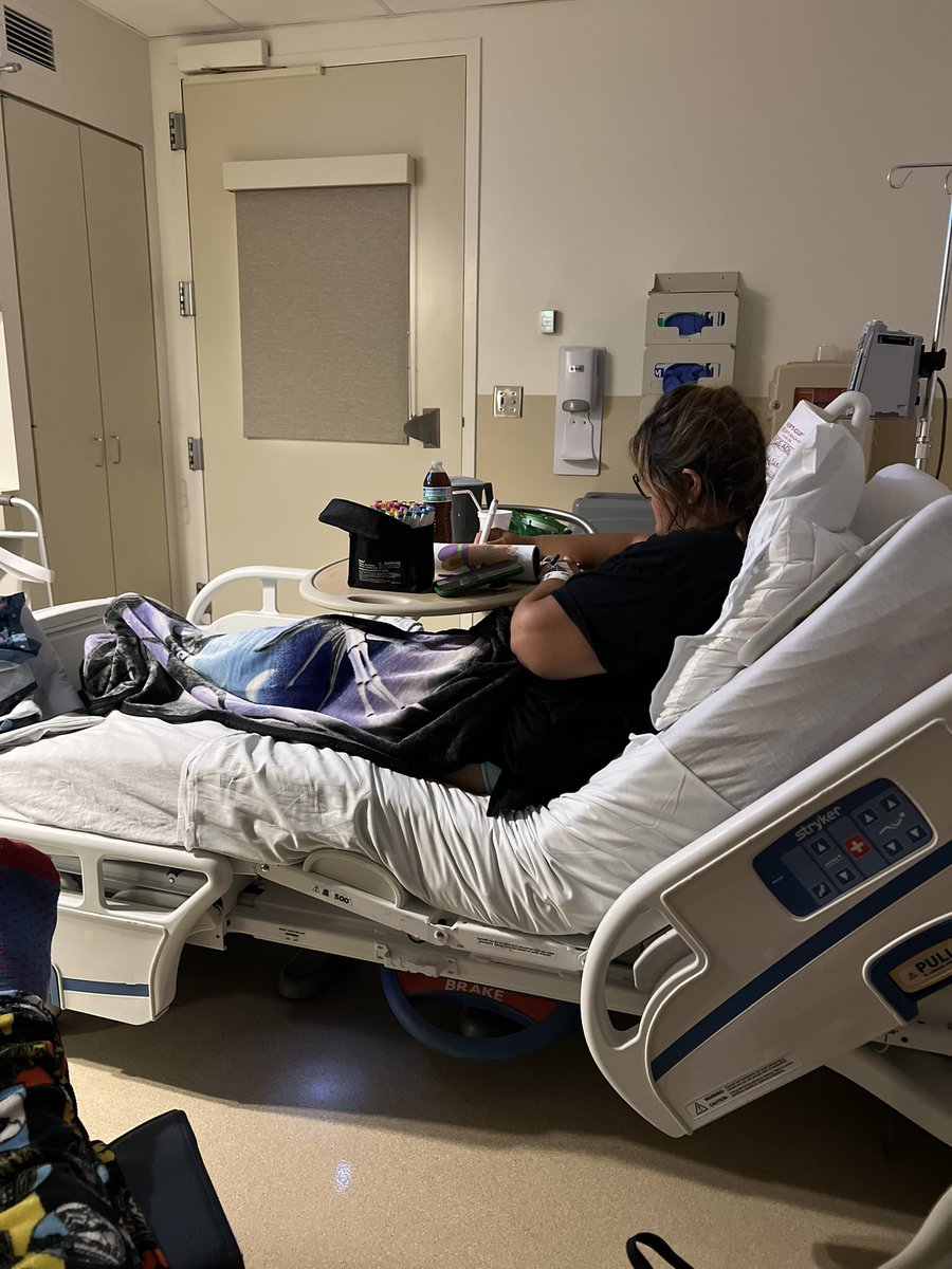 KelseysBees's tweet image. Thank you all so much for the kind words and prayers throughout this difficult time. 

My gallbladder has been removed. I had 4 big stones and sludge. 

I felt better the same night and was already up moving around, getting ready to leave. I arrived home at 11:20 today.