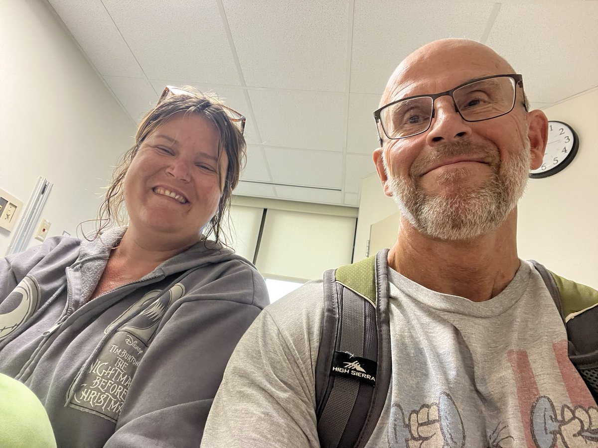 KelseysBees's tweet image. Thank you all so much for the kind words and prayers throughout this difficult time. 

My gallbladder has been removed. I had 4 big stones and sludge. 

I felt better the same night and was already up moving around, getting ready to leave. I arrived home at 11:20 today.