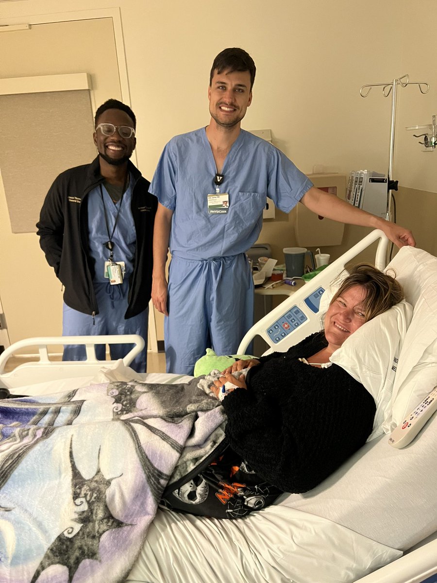 KelseysBees's tweet image. Thank you all so much for the kind words and prayers throughout this difficult time. 

My gallbladder has been removed. I had 4 big stones and sludge. 

I felt better the same night and was already up moving around, getting ready to leave. I arrived home at 11:20 today.