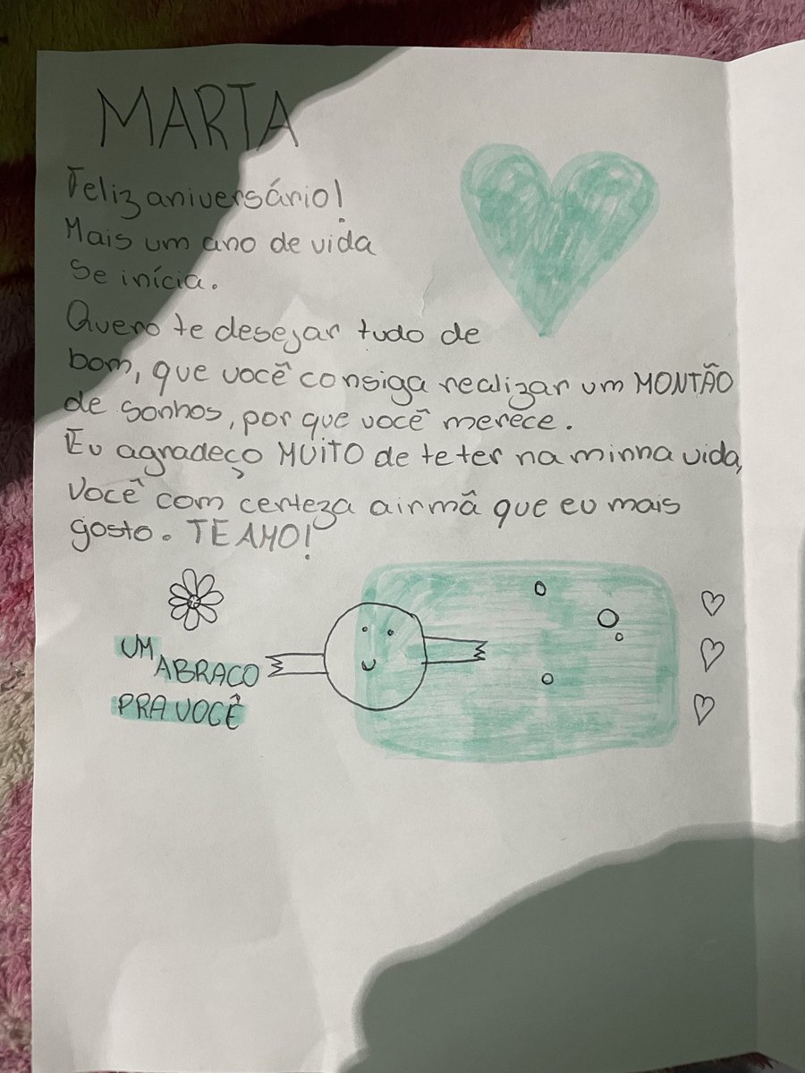 Minha irmã, me deu uma cartinha de aniversário e tem ocê na capa <a href="/tokiodk/">TOKIO</a> 🫵🏽❤️😂😂
