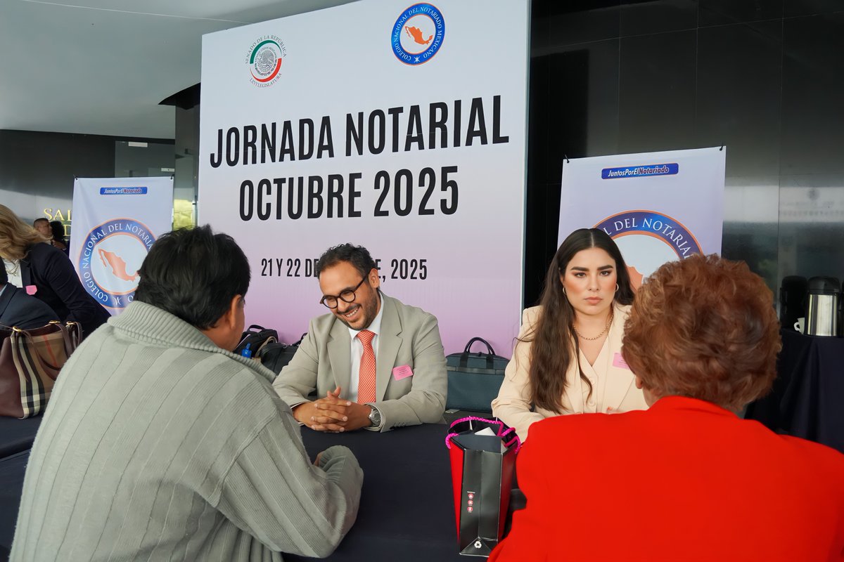 notariadomex's tweet photo. Notarias y notarios de diversos estados de la República participaron en el tercer día de la Jornada Notarial en el @senadomexicano, en donde brindaron asesoría a la ciudadanía. El @notariadomex hace una invitación a la sociedad a acercarse a las notarias y notarios de todo México 🇲🇽.