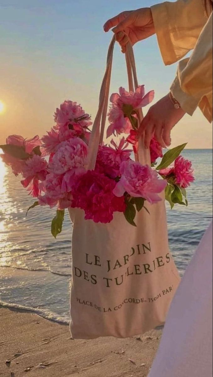 The scent of flowers after the rain is the most soothing.🤩💖