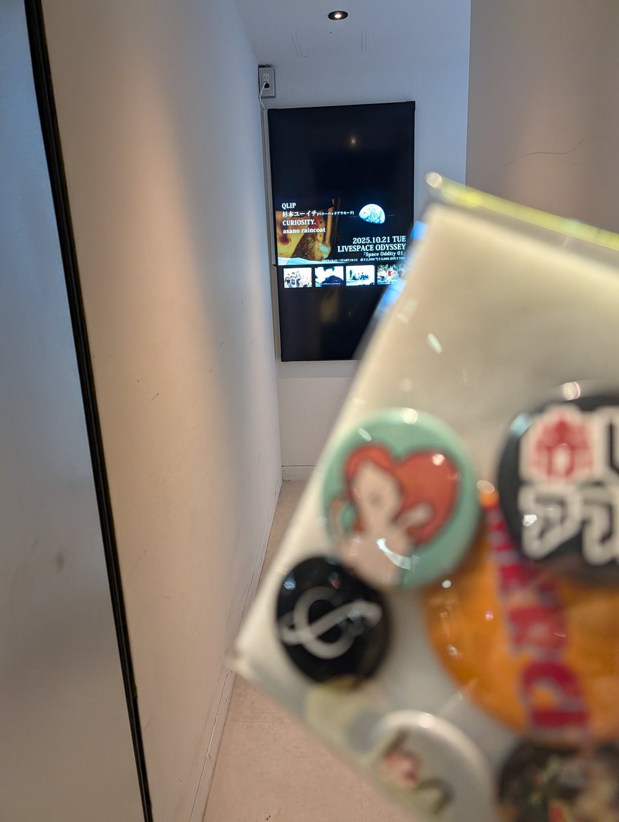 ankotodaifuku76's tweet photo. #QLIP #CURIOCITY #ベリーバッドアラモード　杉本さんソロみたくてオデッセイ行きました安定の迷子になり杉本さんあんま聞けず😭新しいハコは後のプロジェクターがすごかった！また改めて動画しますがQLIPのメンバーがビーム浴びながら演奏してた！ https://t.co/4IOstkAXXw
