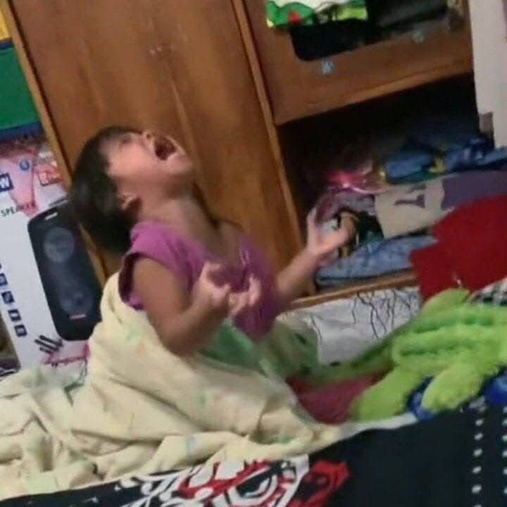 Eu literalmente venderia minha alma para Rebecca se a gente tivesse um epílogo bem longo de VioletXaden, depois que eles consertassem tudo e finalmente se sentissem seguros o suficiente para ter um filho (ou filhos) e vivessem domésticos e apaixonados e bregas pra sempre