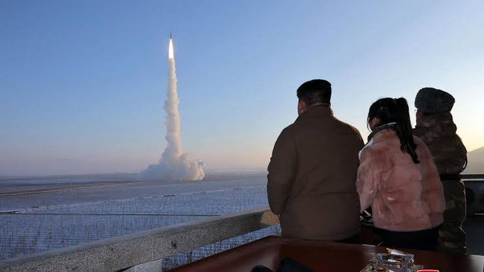 ferozwala's tweet photo. #Breaking
#North_Korea launches ballistic missile
North Korea fires BALLISTIC missiles into the East Sea — #Yonhap https://t.co/UWswHFgt2h