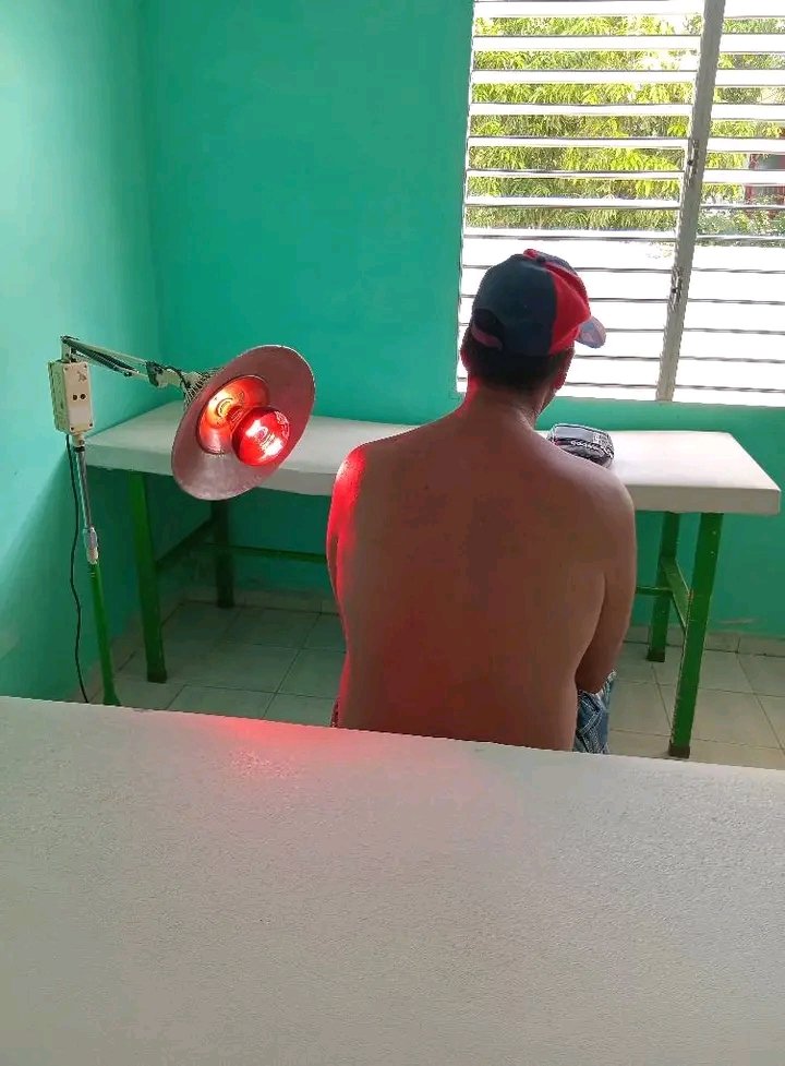 Yolexy8's tweet image. El servicio de rehabilitación en el policlínico con hospitalización de #Manatí, cuenta con un servicio de excelencia gracias a la buena labor que realizan estos jóvenes quienes reciben el agradecimiento de nuestro pueblo. #Cuba, #PoderPopular, @LorenzoOsbel , @YelenysLasTunas .
