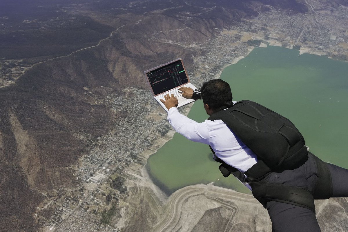 virlomain's tweet image. what&apos;s stopping you from coding like this??