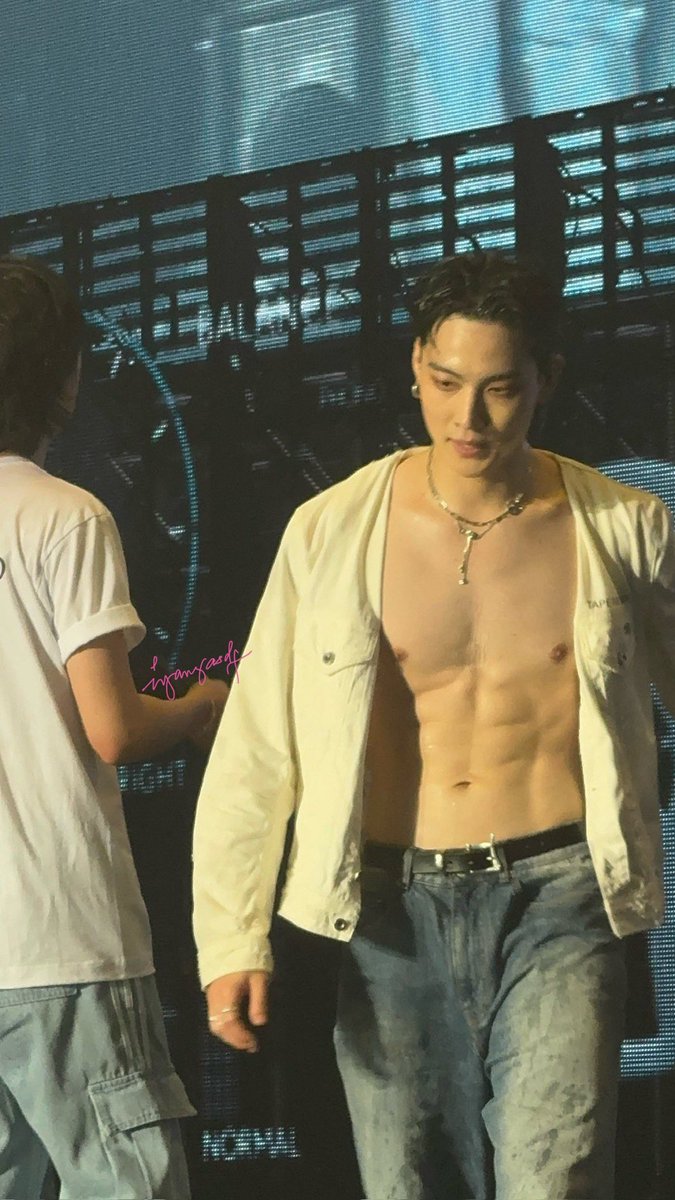 Pop7base's tweet image. GOT7’s leader JAY B.