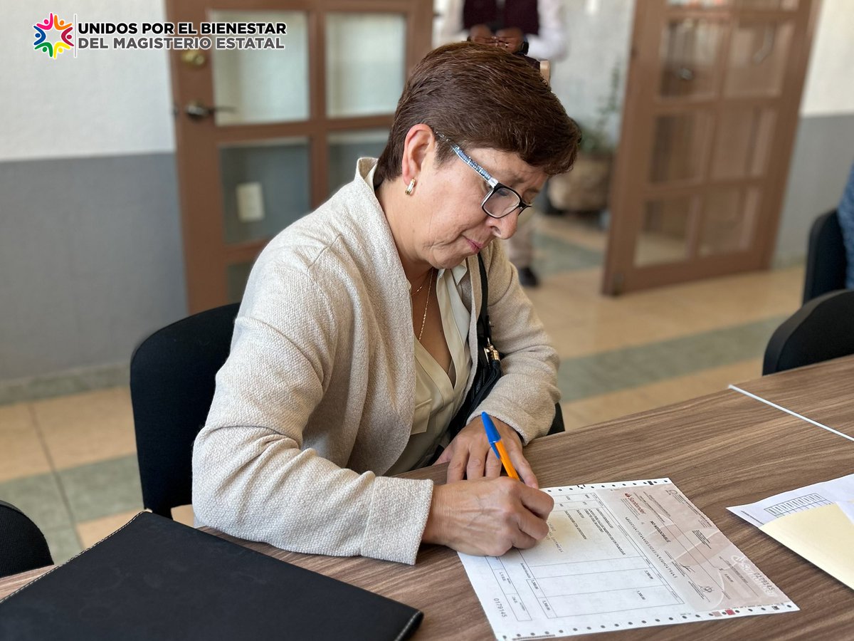 SMSEMmx's tweet image. La dirigencia del Prof. Jenaro Martínez Reyes, Secretario General del #SMSEM, entregó apoyos por la adquisición de prótesis, órtesis e implementos para rehabilitación a compañeros pensionados.