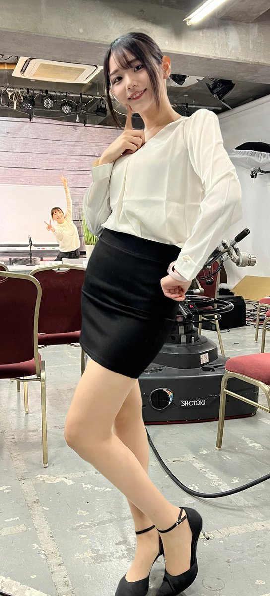 RocknRaceQueens's tweet image. Miyu Otase looks lovely in a white blouse and short black skirt, heels, and showing off her beautiful bare legs 
@miyu_otose #barely #shortskirt