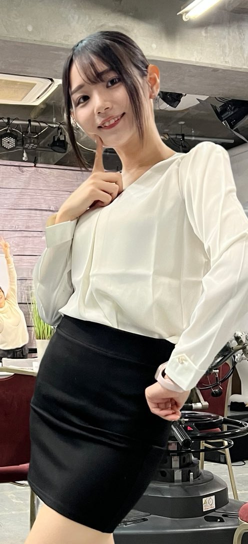 RocknRaceQueens's tweet image. Miyu Otase looks lovely in a white blouse and short black skirt, heels, and showing off her beautiful bare legs 
@miyu_otose #barely #shortskirt