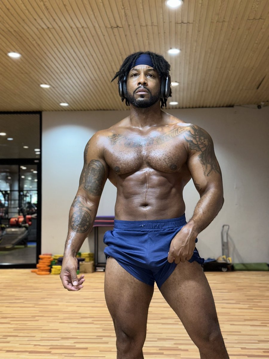 matureluv1's tweet photo. Just a reminder of what focus looks like 👀”
Hashtags: #EveningEnergy #FlirtWithoutTrying #KingVibes #StayTempting https://t.co/YEUGcOq1Rg