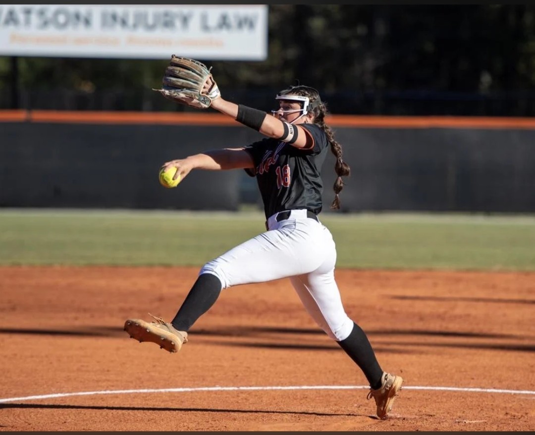 LMorici11's tweet photo. We are headed to State!  So proud of this TEAM! I'm also honored to be voted Region Player of the Year!  22-2 in the circle with a 1.2ERA.  140ks and 19BBs.  .488avg. with 12 homers and 43 RBI'S at the plate.  @AlabamaSB @UACoachMurphy @lmcmahon7 @KellSoftball @MojoFisher18u https://t.co/7yKqj8kCbD