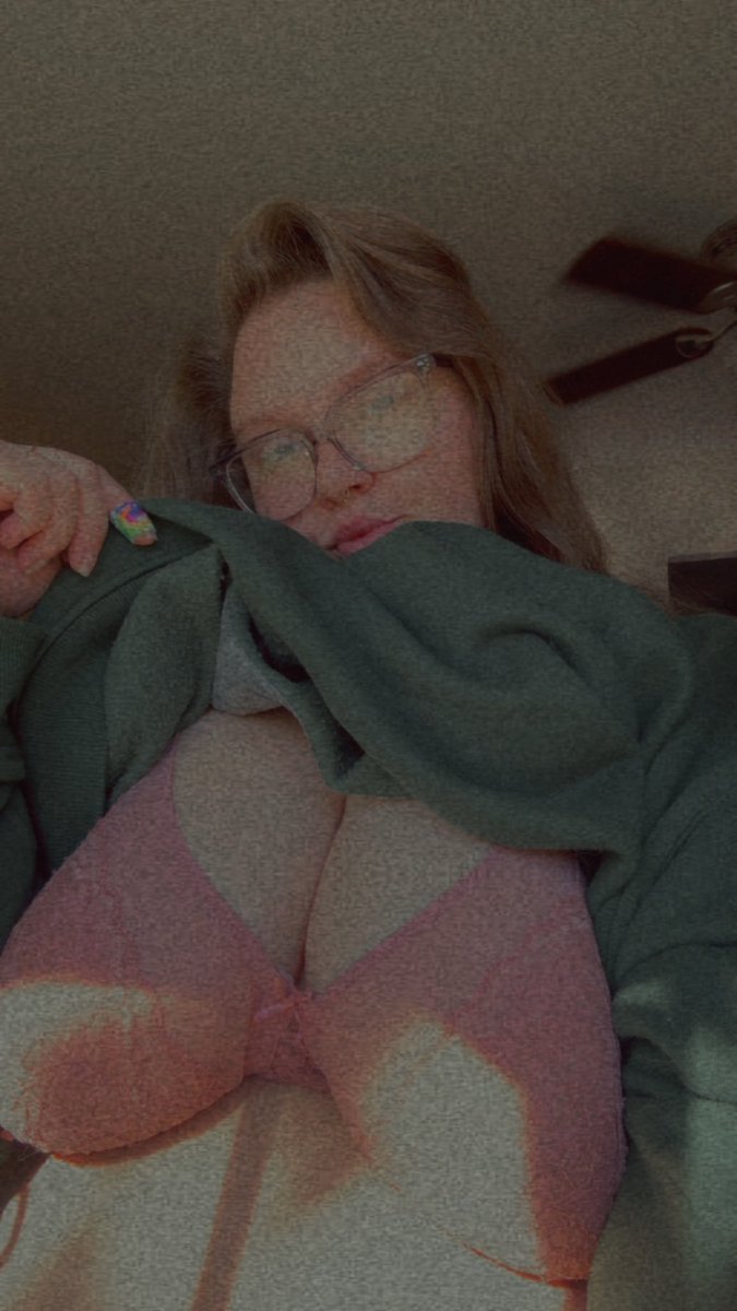 peytonxaryn's tweet photo. tell me i have pretty titties https://t.co/Ag1jVJnOmy