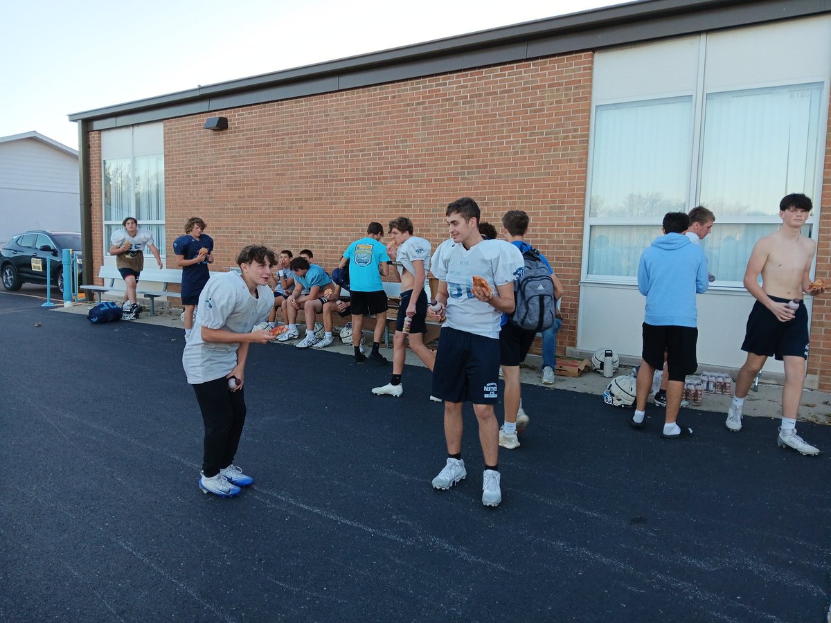We had our final 2 slice Tuesday for the 2025 season and we had chocolate milk for the players thanks to the STLDairyCouncil Dairy Up grant. #PantherPride #Brotherhood #EAT