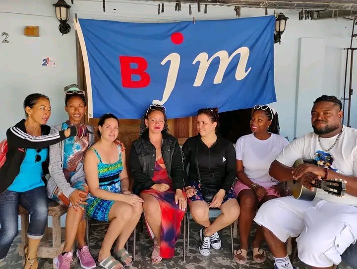 Yolexy8's tweet image. Muchas felicidades para todos los instructores de arte por el 21 Aniversario de la creación de la Brigada José Martí, en especial para los de #Manatí, por la hermosa labor que realizan. #PoderPopular, #Cuba, #AsambleaManatí, @LorenzoOsbel , @YelenysLasTunas , #RevoluciónCubana.