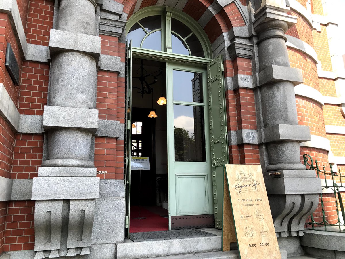 おはようございます。     2025/10/22 天神の空は曇り   エンジニアカフェはまもなく開館いたします。     本日のメインホールの貸切イベントはありません。  皆様のご利用をお待ちしております。  #engineercafe #エンジニアカフェ #エンジニアフレンドリーシティ福岡