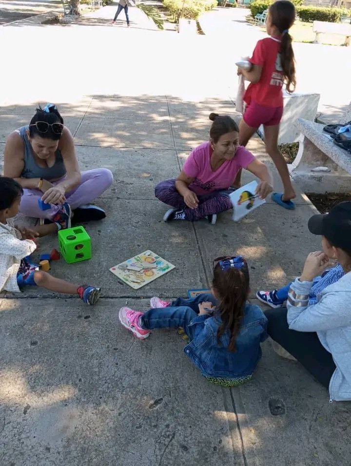 Yolexy8's tweet image. Desde la Circunscripción 11, Puerto de #Manatí, se destaca el trabajo de las promotoras culturales y el programa Educa a tú Hijo en función del trabajo con nuestro niños. #Cuba, #PoderPopular, #AsambleaManatí, #RevoluciónCubana, @LorenzoOsbel , @YelenysLasTunas .