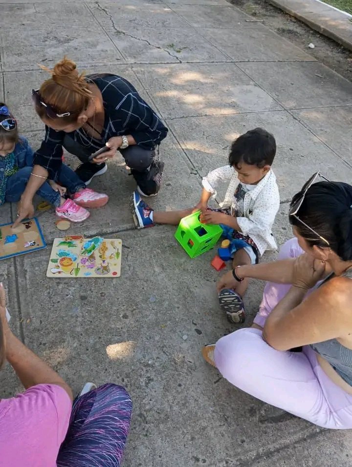 Yolexy8's tweet image. Desde la Circunscripción 11, Puerto de #Manatí, se destaca el trabajo de las promotoras culturales y el programa Educa a tú Hijo en función del trabajo con nuestro niños. #Cuba, #PoderPopular, #AsambleaManatí, #RevoluciónCubana, @LorenzoOsbel , @YelenysLasTunas .