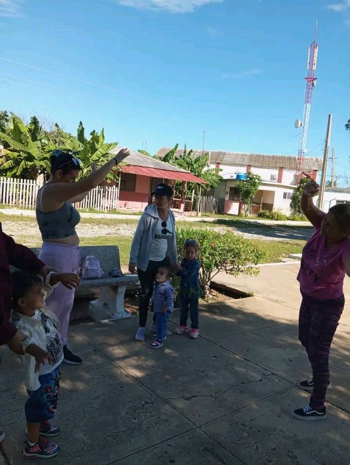 Yolexy8's tweet image. Desde la Circunscripción 11, Puerto de #Manatí, se destaca el trabajo de las promotoras culturales y el programa Educa a tú Hijo en función del trabajo con nuestro niños. #Cuba, #PoderPopular, #AsambleaManatí, #RevoluciónCubana, @LorenzoOsbel , @YelenysLasTunas .