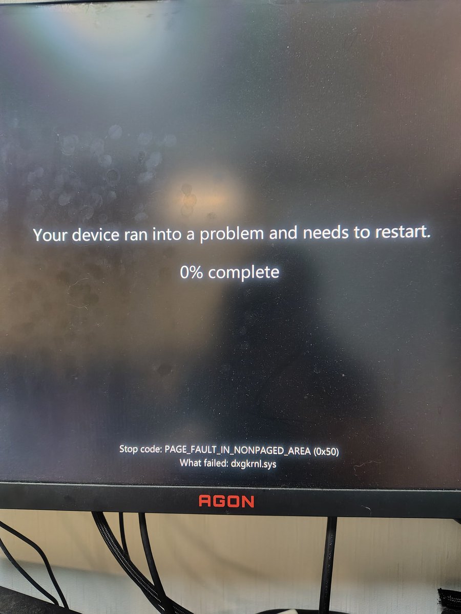 yukinato_0103's tweet image. デスクトップPC がちょくちょくこの画面になる…。もしくは画面そのままでフリーズ。(2,3回に1回くらい)
PC起動してから5分後くらいのイメージ。
OS更新は、ドライバ更新、ハードのチェックや復元も試した。内部温度も問題ない範囲。ウィルスも確認する限り大丈夫。
他に何か試すことある?