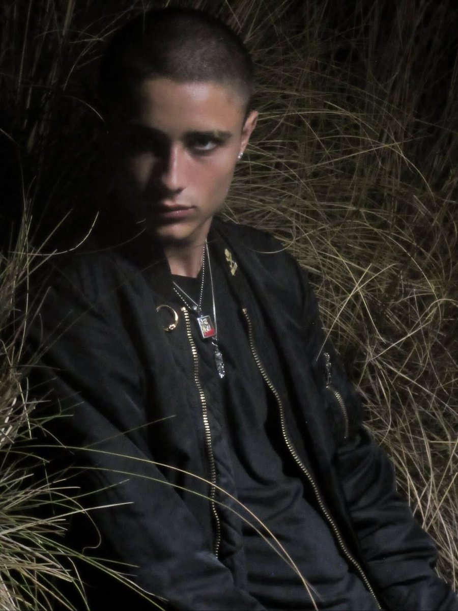 BoyliifeBase's tweet image. Conceal stuns in new photoshoot with his kiwi cut!
📷: lulusyracuse on Instagram.