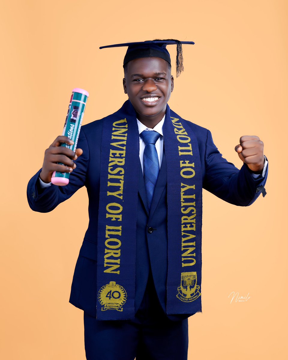 0xcassanova's tweet photo. BSc. Physics, University of Ilorin 🎓🥳
From sleepless nights to answered prayers
God did it.❤️✨
Grateful for every lesson, every moment, every person who made this possible.🥂✨
#UNILORIN #ClassOf2025 #ConvocationDay https://t.co/SduoeE4k4b