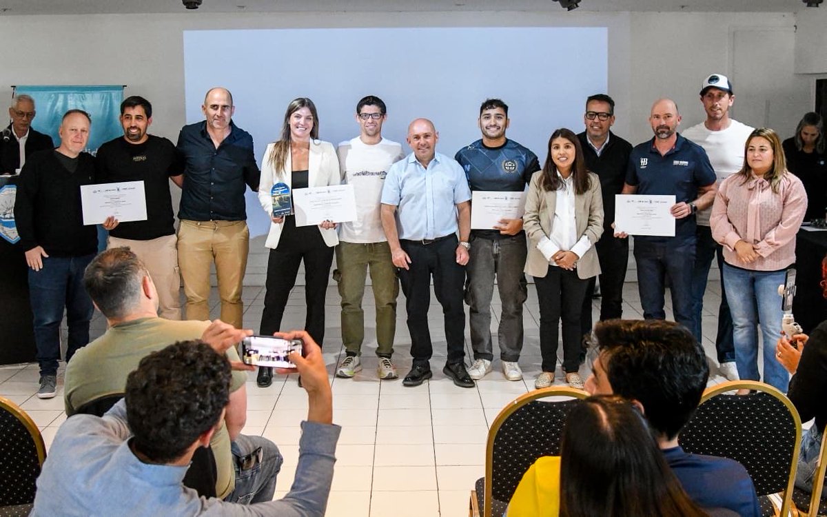 Hoy encabezamos la entrega de reconocimientos a las instituciones y propuestas que hacen del turismo deportivo una alternativa sumamente convocante para #PuertoMadryn, siendo el resultado de un gran trabajo conjunto con cada uno de los organizadores y representantes del sector