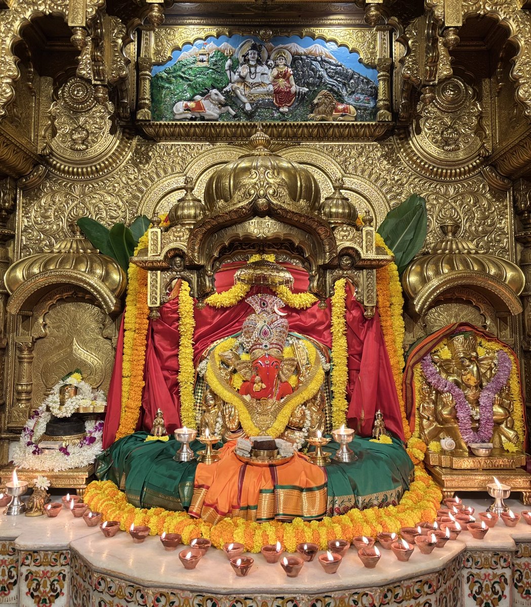 🙏 गणपती  बाप्पा मोरया 🌺मंगलमूर्ती मोरया 🙏२२/१०/२०२५
🙏Ganapati Bappa Moraya 🌺 Mangalmurti Moraya  🙏22/10/2025