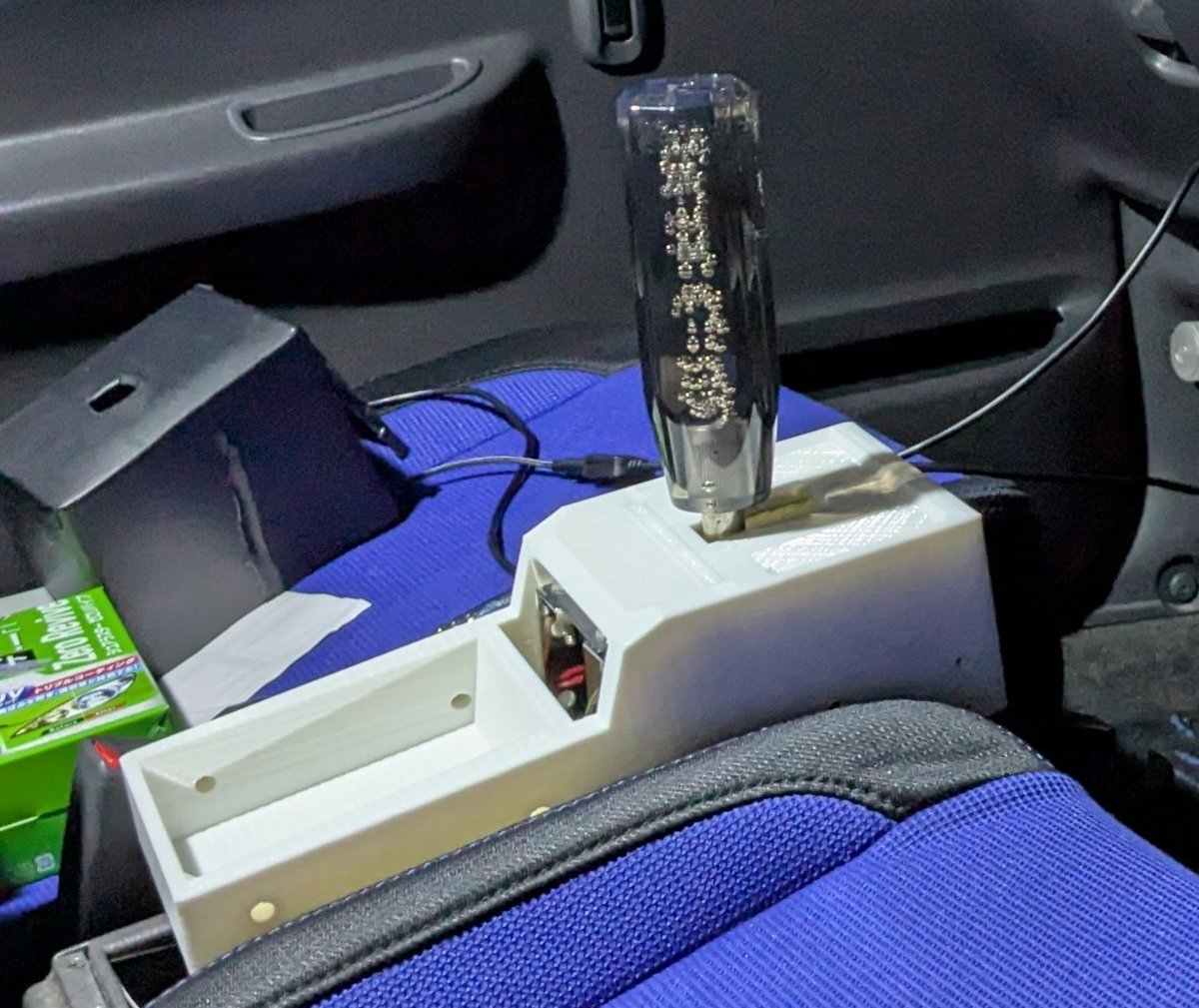 a3nhy's tweet photo. ATとかMTとかどうでも良くなる、蚊帳の外の車に乗ればいい

無ければ生やせばいい

｢これMTっすか？｣
｢いや、CVTなんすけど増設しました。
もちろん実働です｣
↑これ超気持ちいいぞ https://t.co/DEsWSeT892