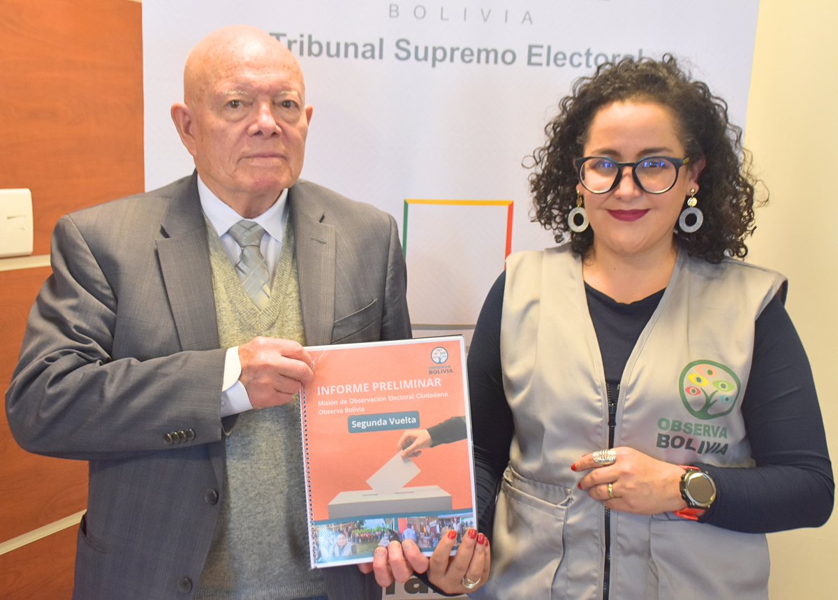 TSEBolivia's tweet photo. 🗳️🇧🇴 La Misión de Observación Electoral (MOE) Observa Bolivia presentó su Informe Preliminar sobre la segunda vuelta al TSE. 
✅ La MOE certificóque la segunda vuelta electoral se desarrolló de forma pacífica y transparente, sin indicios de fraude ni irregularidades.
#TSEBolivia https://t.co/SpkIgiLlxH