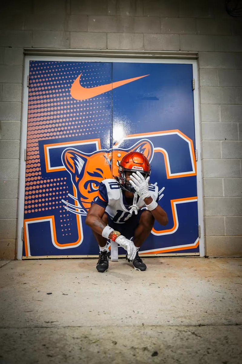DiorCarterr's tweet photo. big game vs wc this week friday at chambers! #10TOES https://t.co/f8KXWdSkIP