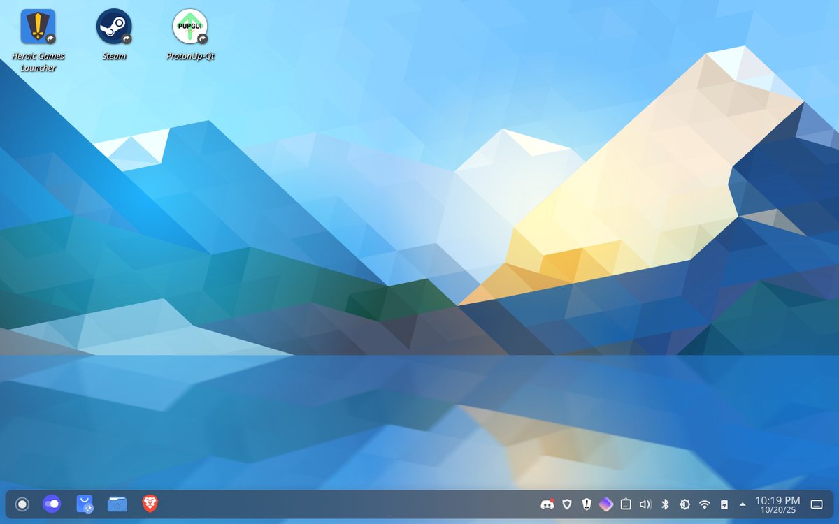FSAPOJake's tweet image. My favorite thing about Linux is how I can install multiple different desktop environments and switch between them whenever I want to.
There's zero reason to have both KDE and Cinnamon, or GNOME and Cosmic, but I don't care. That's called user choice and freedom.