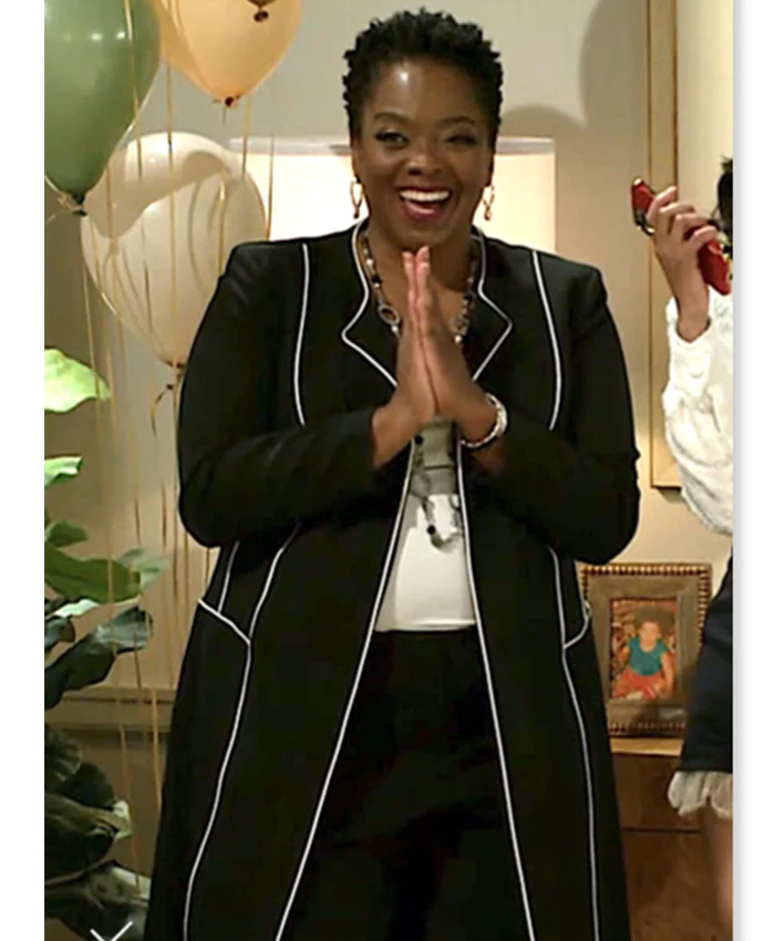 Voters have spoken. More Mona, please!! #BeyondtheGates
