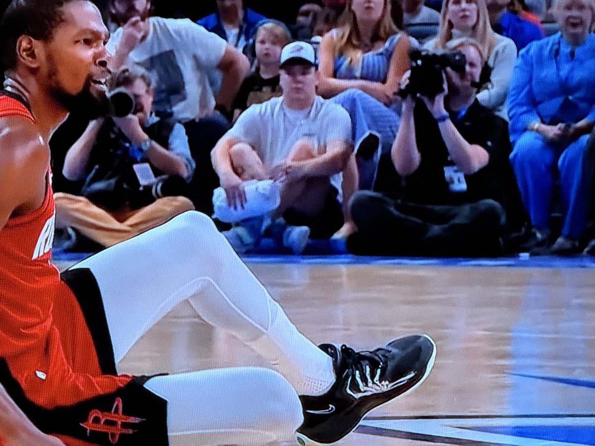 SearsRayRay's tweet photo. Check out the slim reapers Kevin Durant shoes. KD is an all time great. https://t.co/wErLfDlJab