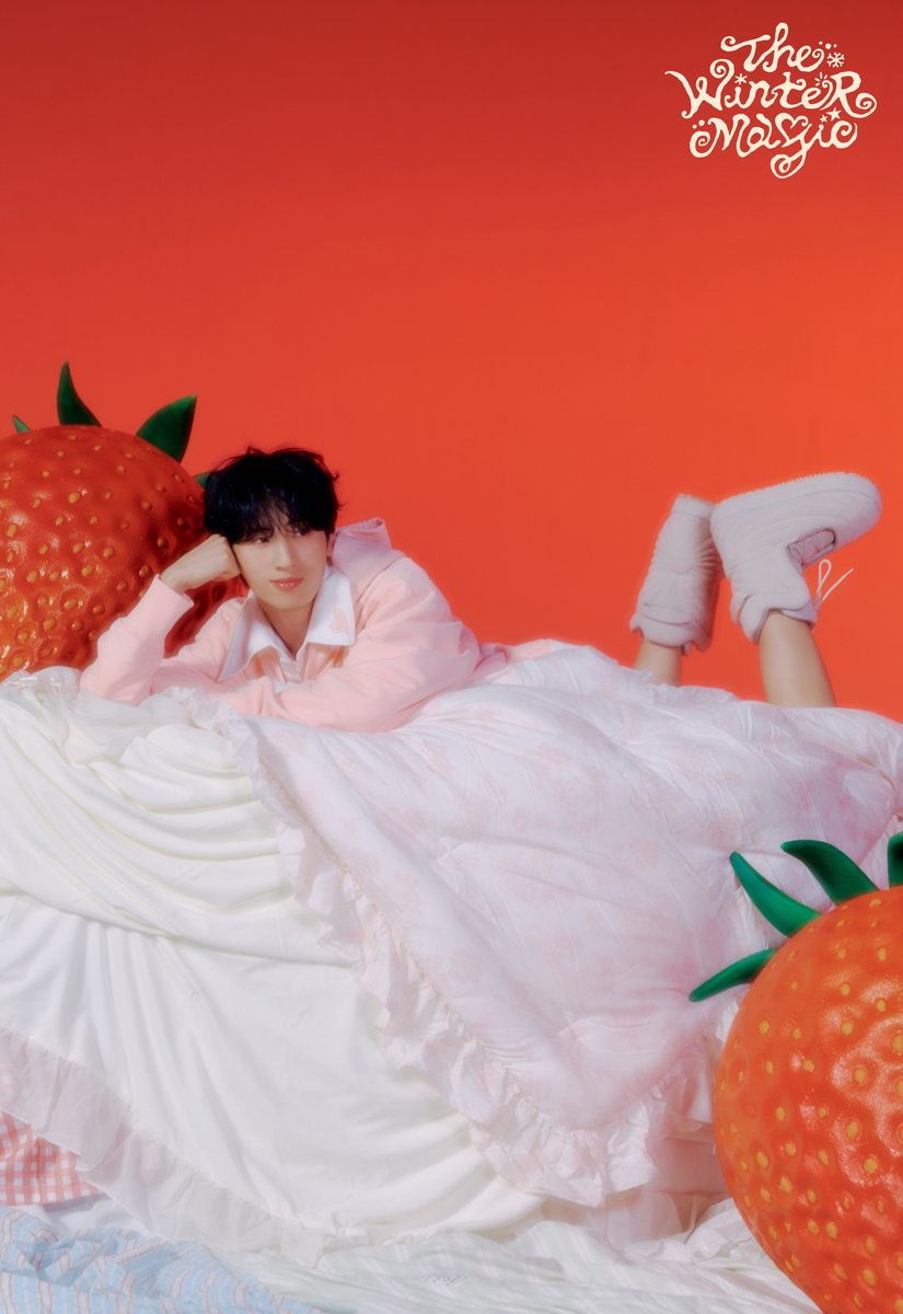 official__INI's tweet image. CONCEPT PHOTO ❄️:*・゚
: Sweet Cake ver.
#FENGFAN
INI WINTER SINGLE
"THE WINTER MAGIC"
2025.11.19 RELEASE
#INI #INI_THE_WINTER_MAGIC
#ウィンマジ
#許豊凡 #XUFENGFAN