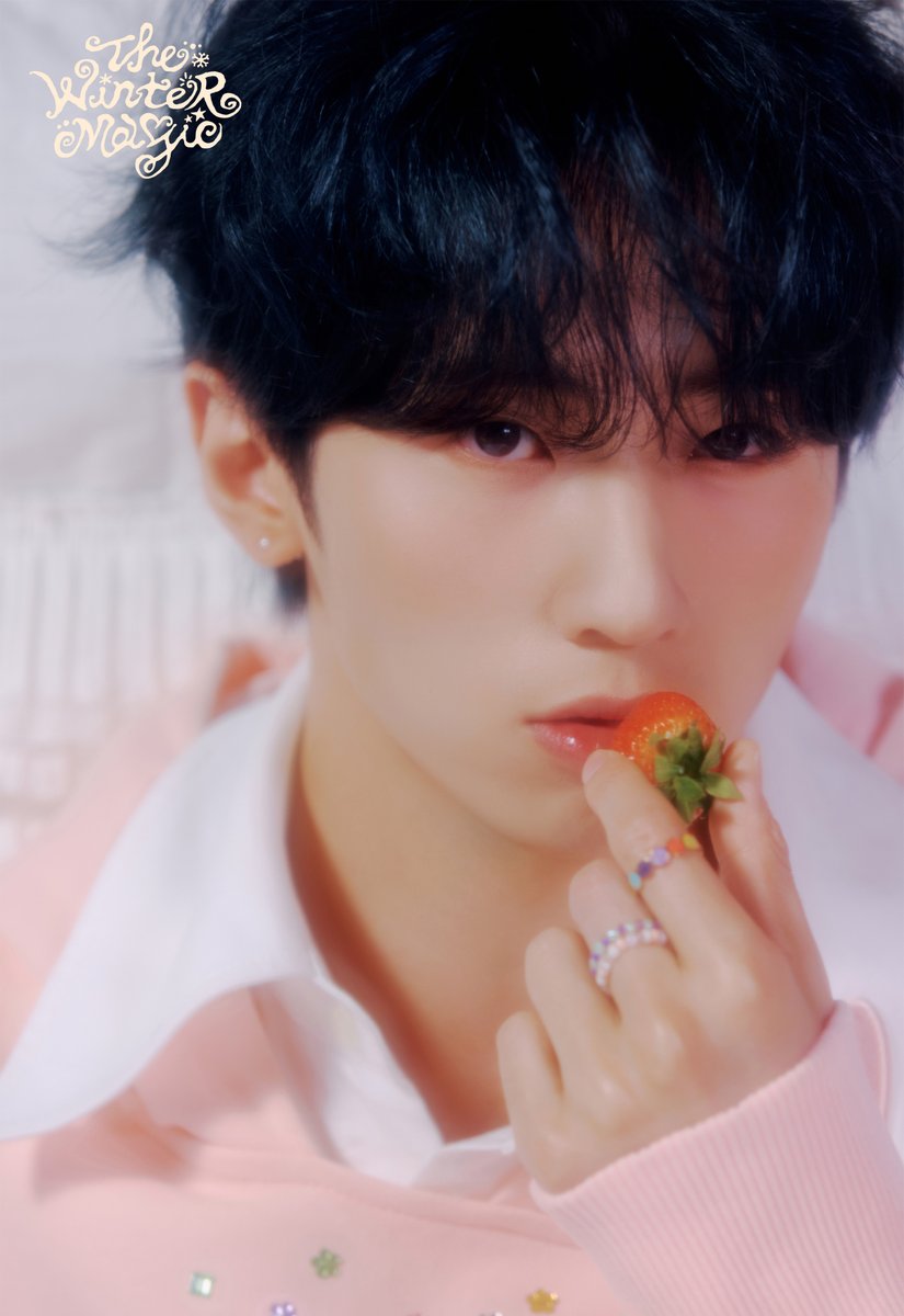 official__INI's tweet image. CONCEPT PHOTO ❄️:*・゚
: Sweet Cake ver.
#FENGFAN
INI WINTER SINGLE
"THE WINTER MAGIC"
2025.11.19 RELEASE
#INI #INI_THE_WINTER_MAGIC
#ウィンマジ
#許豊凡 #XUFENGFAN