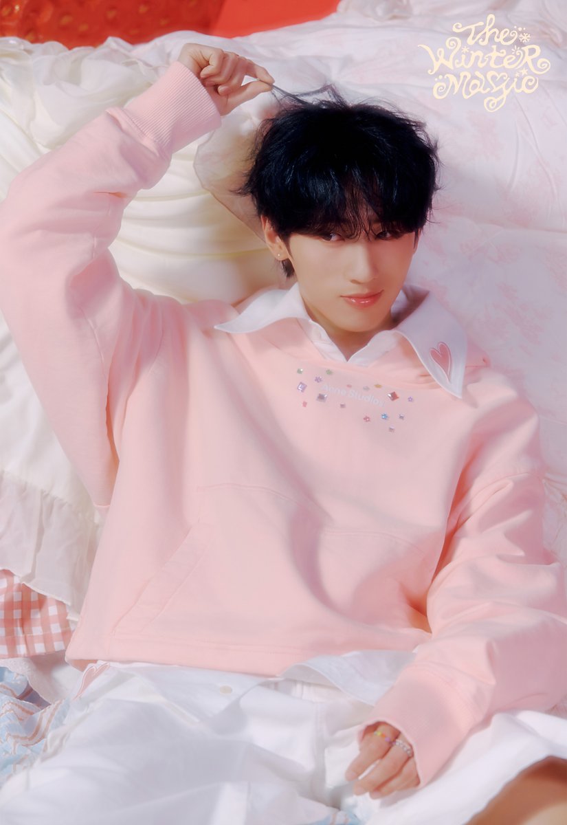 official__INI's tweet image. CONCEPT PHOTO ❄️:*・゚
: Sweet Cake ver.
#FENGFAN
INI WINTER SINGLE
"THE WINTER MAGIC"
2025.11.19 RELEASE
#INI #INI_THE_WINTER_MAGIC
#ウィンマジ
#許豊凡 #XUFENGFAN