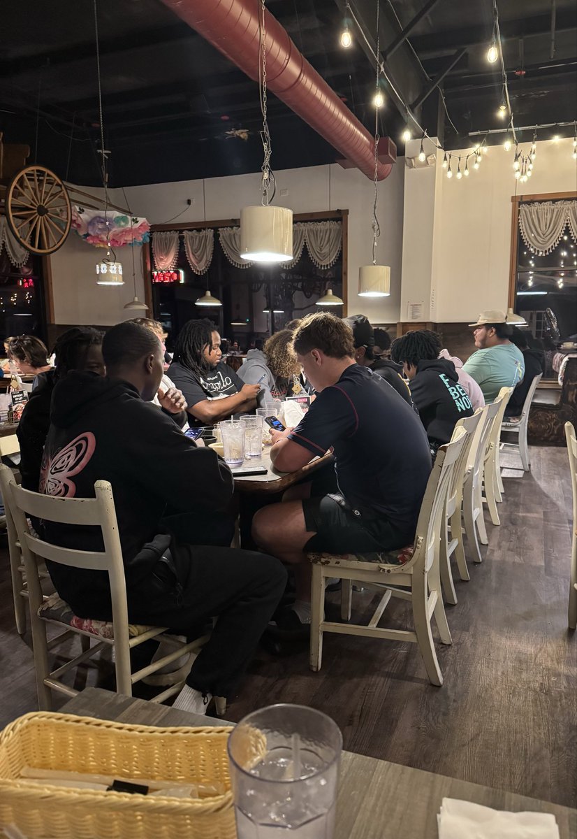 One of my favorite traditions, treat the seniors to dinner during senior week ✊️✊️ <a href="/OlaFBRecruits/">Ola High School Football Recruits</a> #EarnedNotGiven
