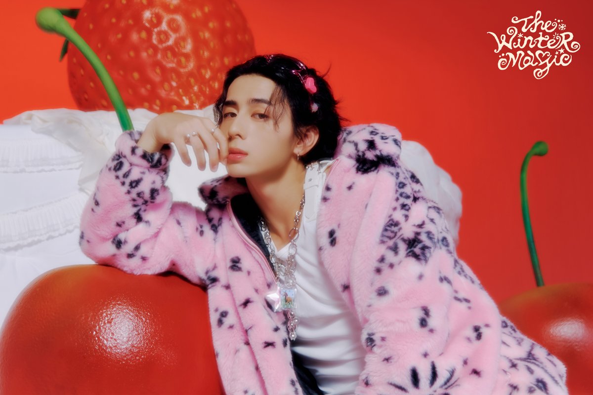 official__INI's tweet image. CONCEPT PHOTO ❄️:*・゚
: Sweet Cake ver.
#HIROTO
INI WINTER SINGLE
"THE WINTER MAGIC"
2025.11.19 RELEASE
#INI #INI_THE_WINTER_MAGIC
#ウィンマジ
#西洸人 #NISHIHIROTO