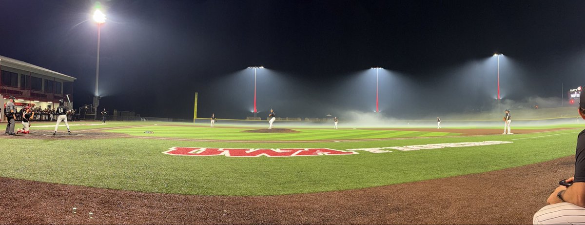 The Bright Lights of Livingston 
#THEJUNGLE🐅