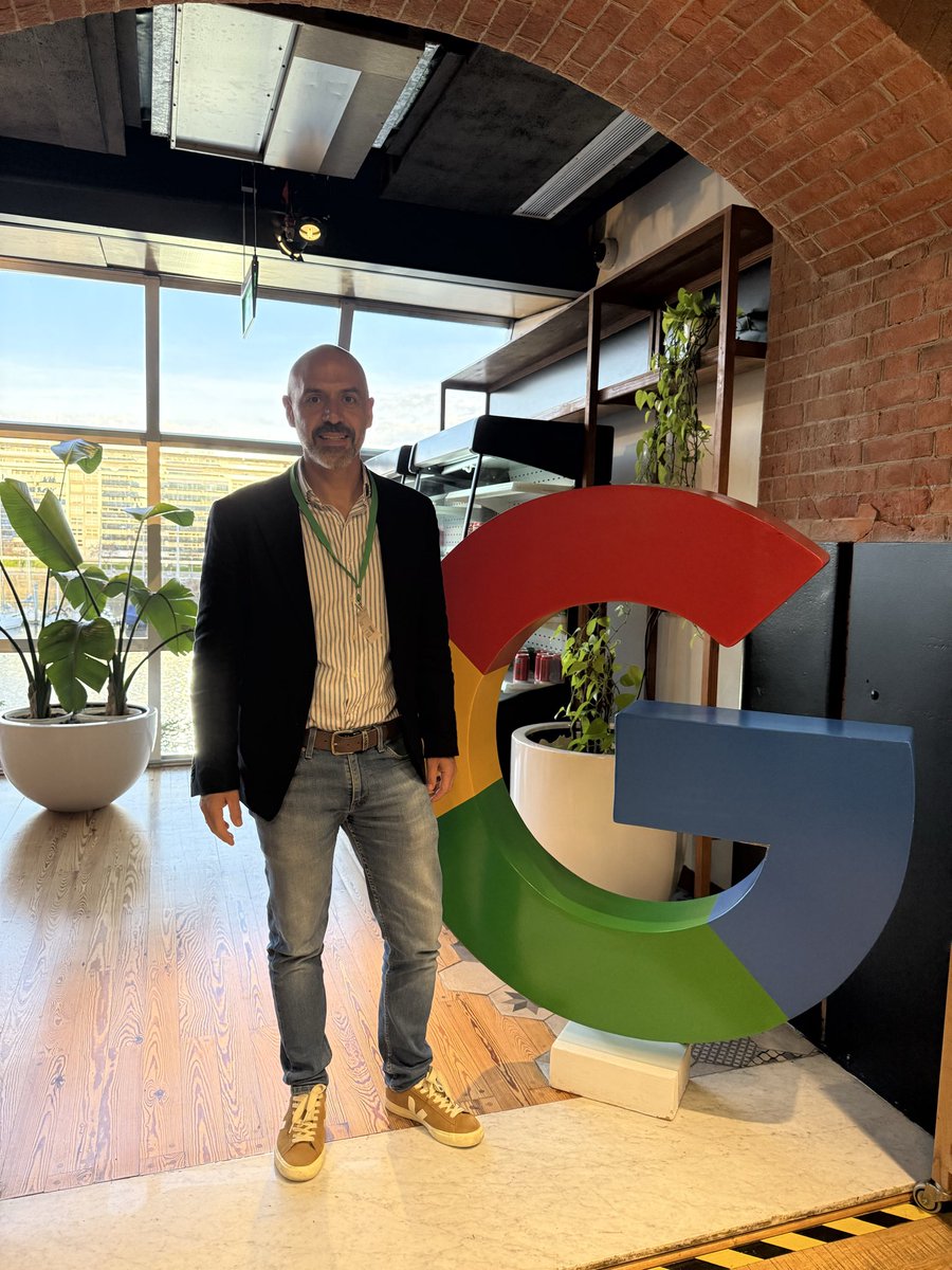 Estuve en el evento anual de Google Ads Argentina 🚀
La IA fue la gran protagonista: campañas en Ad Manager, nuevos formatos 2D, 3D, audio y la llegada de la publicidad en Gemini.
Cambian los paradigmas y las fuentes de tráfico. Seguimos aprendiendo!
#Google #IA #seo
