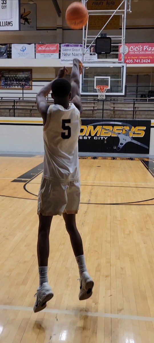 DeShawnDenson2's tweet image. Volleyball Range!! Season is almost here! It's hunting season!
#MWC #TheDub