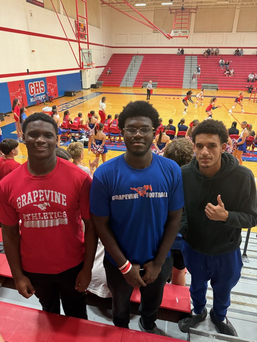 TaydenSneed_74's tweet image. Great senior night for the GHS Volleyball team! @coachjjohnson9 @coachrsmith12 @TaydenSneed_74 @cedric_hicks2  @BerryhillRomeo @GHSMustangsFB