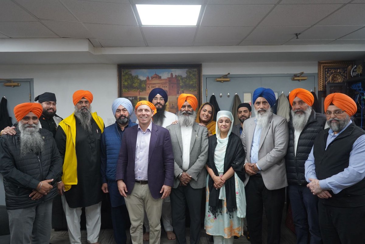 patrickbrownont's tweet photo. On this sacred occasion of Bandi Chhor Divas, Sikhs worldwide commemorate the courage and compassion of the sixth Guru, Guru Hargobind Ji. 

It was an immense privilege to speak at Gurdwara Sikh Sangat Brampton and Ontario Khalsa Darbar on behalf of the City of Brampton, celebrating this momentous day. 

Wishing you a joyous Bandi Chhor Divas!