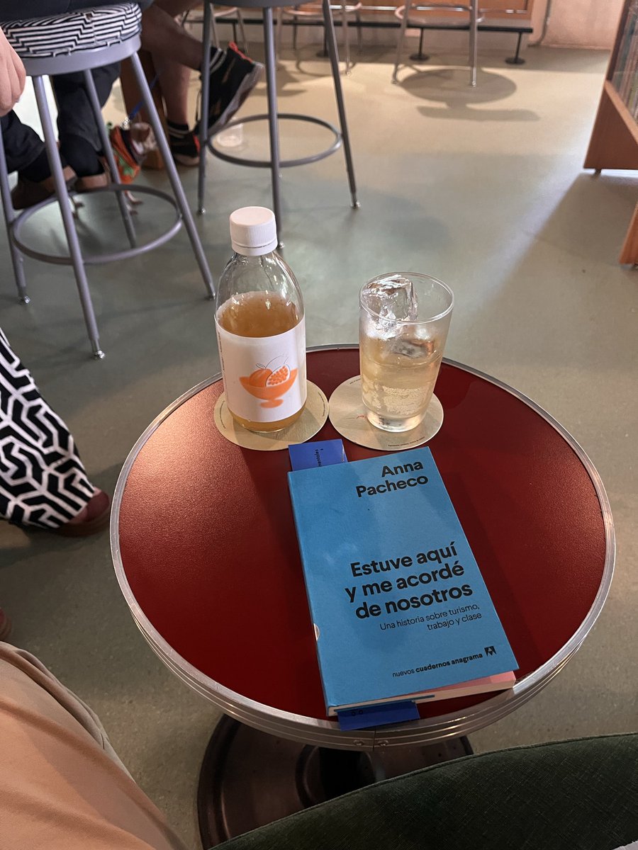 La lectura de esta semana es este ensayo que me está gustando muchísimo sobre turismo y clase.

¿Hay turismo sin explotación social y ambiental?
