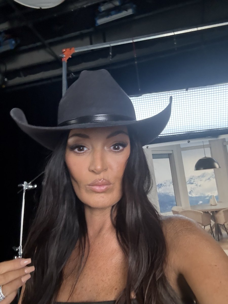 Lisa Barlow (@lisabarlow7) on Twitter photo 