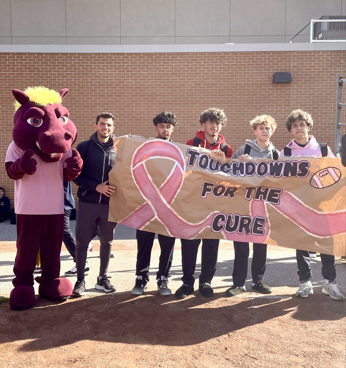 StMartinCSS's tweet image. Yesterday, Athletic Council hosted a fundraiser in support of Breast Cancer research. Students played games, painted their faces, wore pink accessories and watched our Girls &amp;amp; Boys Flag Football teams earn big wins, all while raising over $500 for a great cause 💕🩷💕