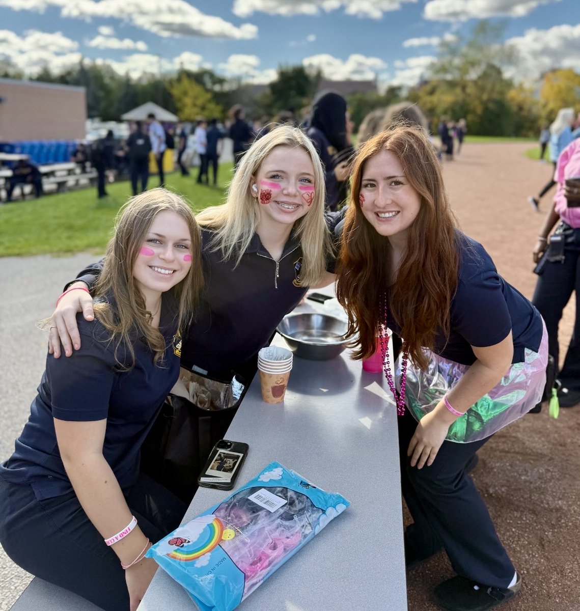 StMartinCSS's tweet image. Yesterday, Athletic Council hosted a fundraiser in support of Breast Cancer research. Students played games, painted their faces, wore pink accessories and watched our Girls &amp;amp; Boys Flag Football teams earn big wins, all while raising over $500 for a great cause 💕🩷💕